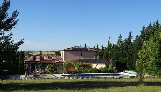 Belle maison avec grand jardin, piscine et vue Pyr 