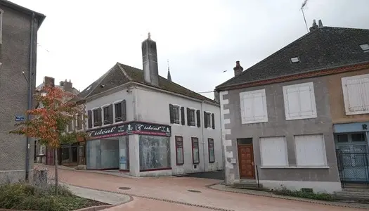 Maison d'habitation avec ancien local commercial à Luzy