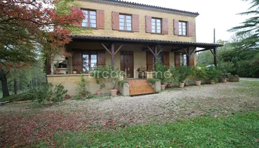 Belle maison cossue, 4 chambres, cave, garage et jardin.