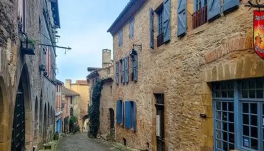 Immeuble médiéval au coeur d'un des Beaux Villages de France