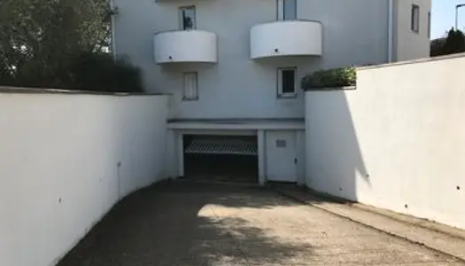 Montpellier, St Lazarre Aiguelongue, particulier loue garage individuel résidence calme 