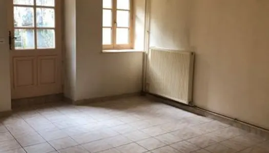 Appartement T3 avec cour 440