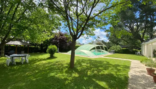 LA CHAPELLE-SUR-ERDRE - Maison env. 250m² hab - 5 chb - jardin - piscine 