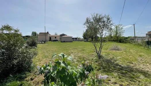 Maison avec piscine et vue dégagée sur terrain de 2753 m²