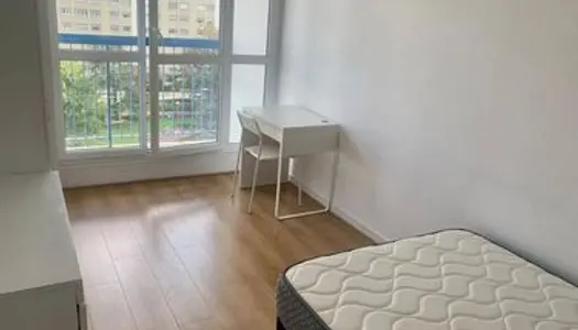 Chambre meublée disponible en colocation 