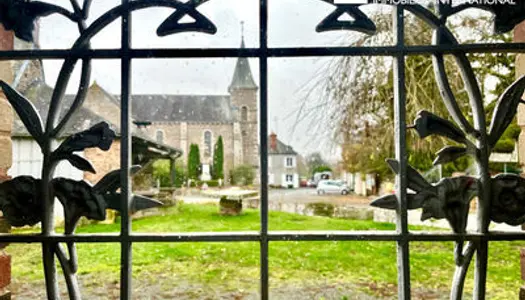 Charmante maison en pierre (5 pièces) au centre d'un village calme normand.