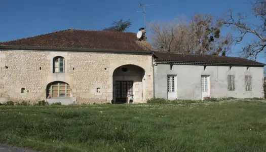 Belle maison charentaise à rénover 