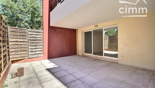T2 de 46 m² + terrasse de 27 m² et garage fermé 