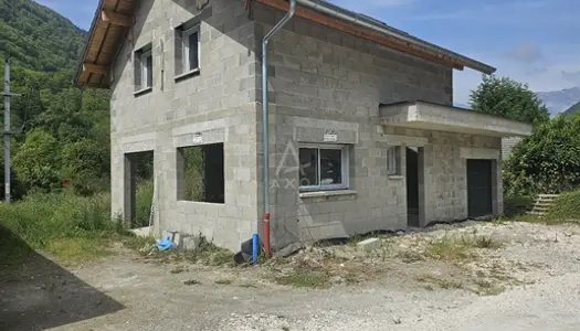 Tours-En-Savoie (73790) : Maison T4 De 2023 Avec Garage Et Jardin