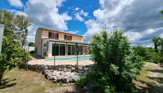 Villa à Régusse avec piscine et 2 logements 