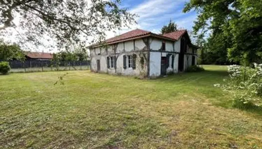 Charmante maison typique à réhabiliter en plein bourg 