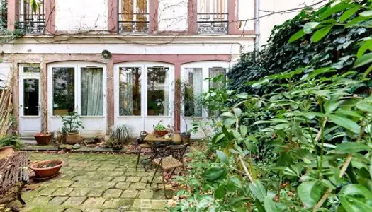 Maison d'artistes individuelle avec jardin