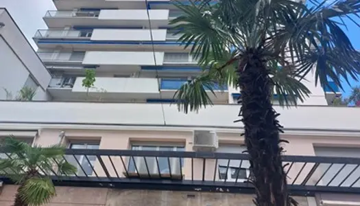 Au 5ème étage avec ascenseur, superbe appartement de 96 m2 en coeur de ville à Vichy avec garage 