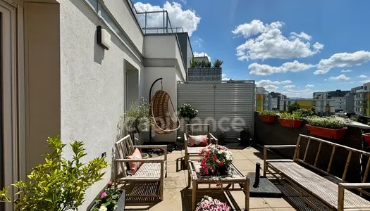 Dpt Ain (01), à vendre SAINT GENIS POUILLY - Appartement T3 Dernier étage 73m2 