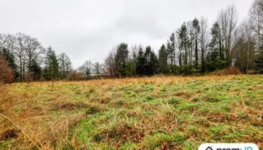 Terrain constructible de 1468 m2 à PEYRILHAC