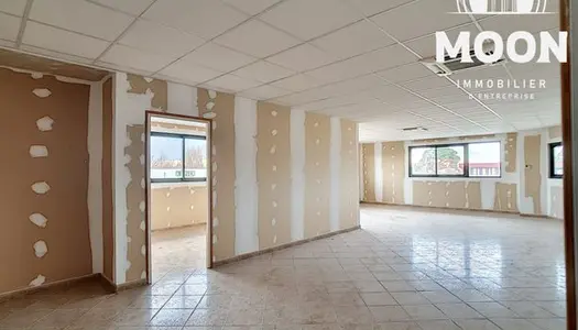 Bureau 5 pièces 370 m² 