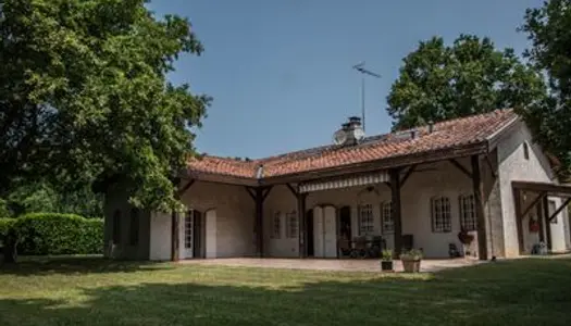 Propose chambre meublée en colocation dans grande maison 