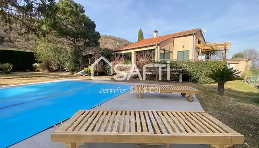 Propriété avec piscine, gîtes, abris pour chevaux