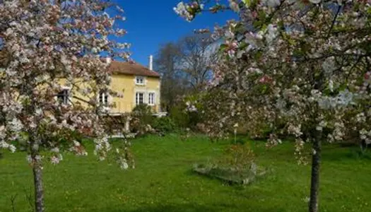 A vendre charmant moulin à eau dans réserve naturelle 