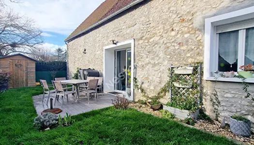 Maison de Village en Pierre avec terrasse et jardinet