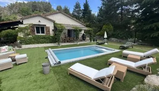 Maison 92.20m² + dépendance 18m²sur terrain de 2647m² avec piscine 