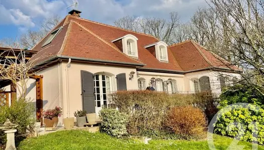 Maison 8 pièces 210 m²