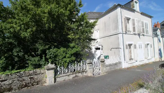 Vente Maison de village 204 m² à Saint-Honoré-les-Bains 159 000 €