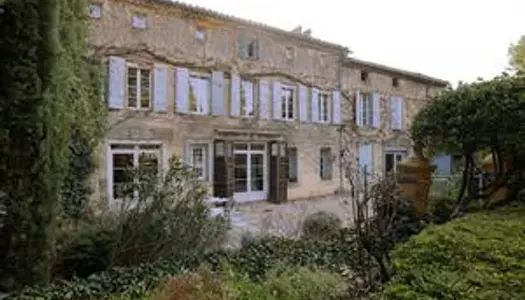 Castelnaudary : Maison de Maître du XVIIIème Siècle, Rénovée et Prête à Vous Accueillir ! 