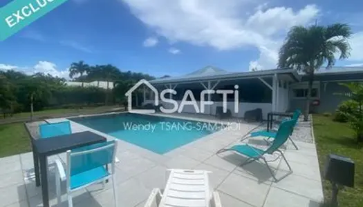 Villa avec piscine au sel 