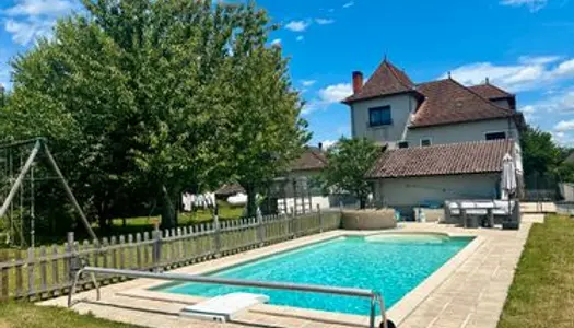 Maison Familiale T4 avec Jardin et Piscine à Vendre 