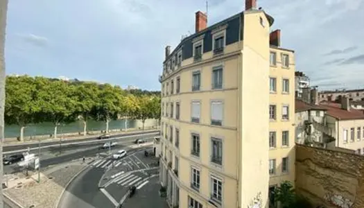 T3 Terrasse Quai Jaÿr ancien rénové avec vue saone 