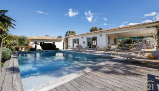 Villa avec piscine à 600m de la plage de Pinarellu. 