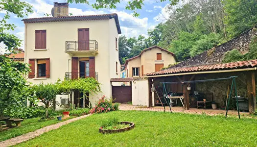 Charmante Maison de Bourg avec Grand Jardin et Nombreux Atouts ! 