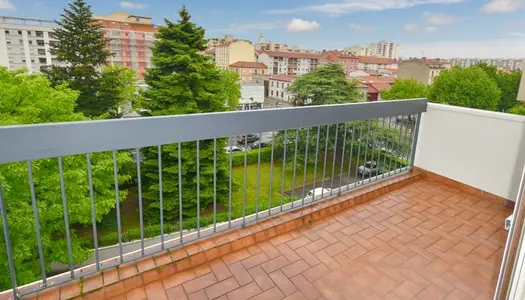 Dpt Rhône (69), à vendre VILLEURBANNE appartement T4 avec balcon et garage 