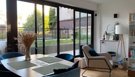 Appartement 2 pièces avec terrasse en plein coeur de Paris - location meublée 6 à 8 mois