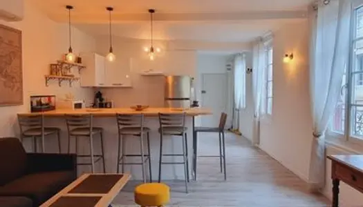 Appartement T3 Raffiné au Centre de Limoux avec Vue sur la Place de la République 