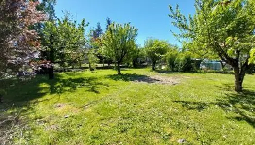 Terrain à bâtir de 820 m² à SAINT-ETIENNE-DE-TULMONT (82) au prix de 69000€. 