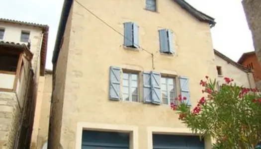 CAYLUS, Maison de ville restaurée de 130m²