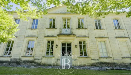 Près de Saint Emilion, élégante chartreuse de 450 m2 avec 5 chambres sur 11 hectares 