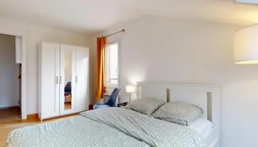 Chambre 6 pièces 114 m²