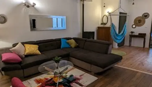 Grande chambre de 25m2 DISPO Août dans une maison de ville rénovee 