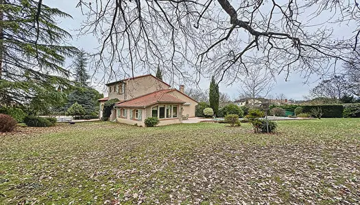 Lapeyrouse-Fossat. Maison familiale 7 pieces de 183m2 avec piscine et sous-sol sur un terrain d'envi