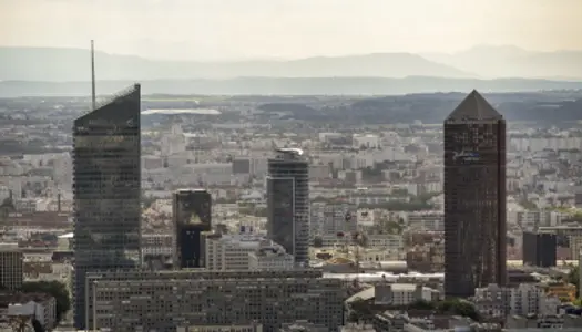 Exeptionnel Type 5 avec 40 m2 de Terrasse Sud au 15em étage et au pied de La Part Dieu ! 