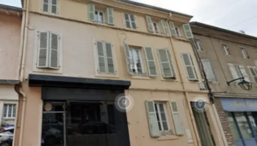 Immeuble investissement local commercial et 8 appartements Pont 