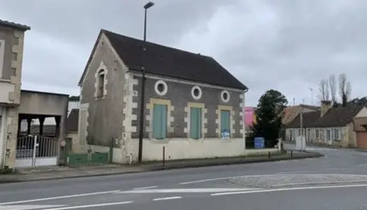 Maison en pierre atypique avec dépendance