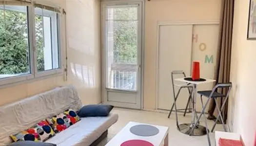 Studio meublé avec parking et balcon 