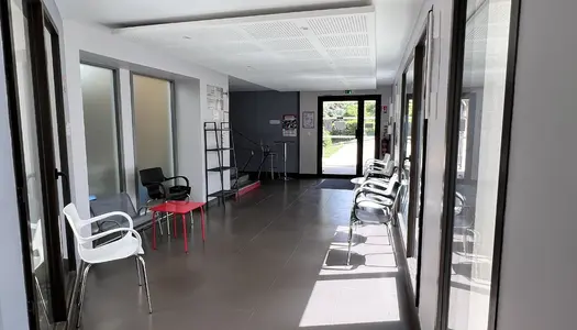 Location Bureau 16 m² à Maule 300 € CC /mois