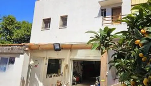 Appartement 95 m² en rez de jardin de 337 m², avec garage. Secteur Les Playes à 5 minutes des 