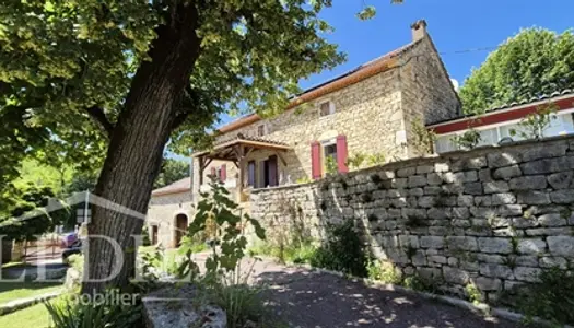 Maison En Pierre Avec Dependances 