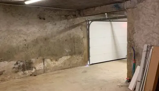 Entrepôt / garage / box